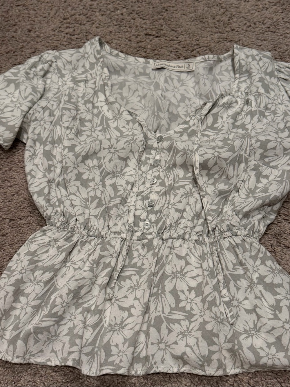 Abercrombie & Fitch Gray Floral Button-Front Women’s Small Top